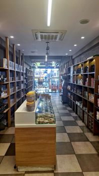 Store 225 sqm for rent