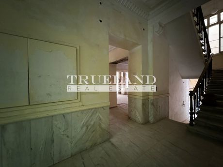 Business bulding 1.000sqm for sale-Kentro