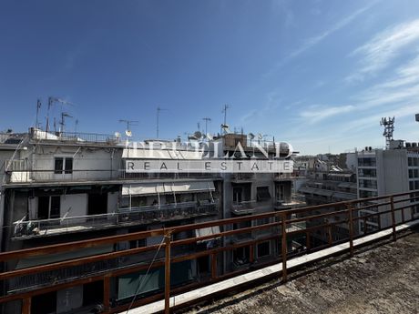 Business bulding 2.100sqm for sale-Kentro