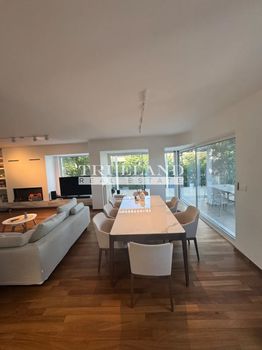 Μεζονέτα 307τ.μ. για πώληση-Νέα ερυθραία