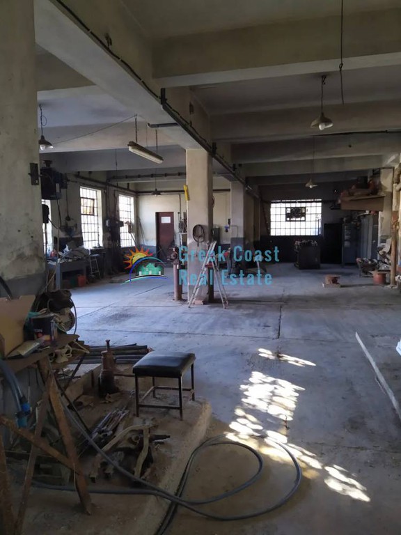 Επιχειρηματικό κτίριο 260 τ.μ. προς ενοικίαση, Ταραμπούρα