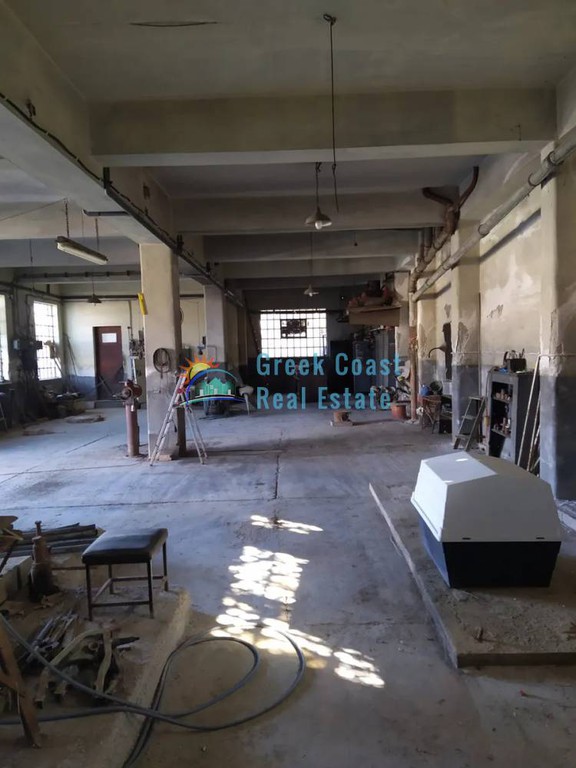 Επιχειρηματικό κτίριο 260 τ.μ. προς ενοικίαση, Ταραμπούρα