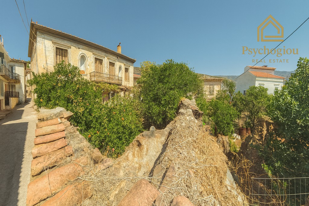 Μεζονέτα 430 τ.μ. πρός πώληση, Φωκίδα, Άμφισσα