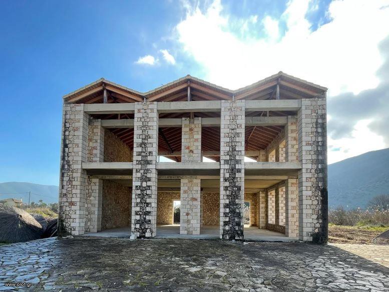 Επιχειρηματικό κτίριο 270 τ.μ. προς πώληση, Πλαταριά