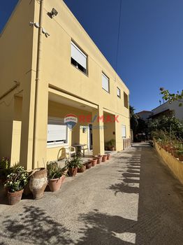 Συγκρότημα διαμερισμάτων 180τ.μ. για πώληση-Αρχάνες