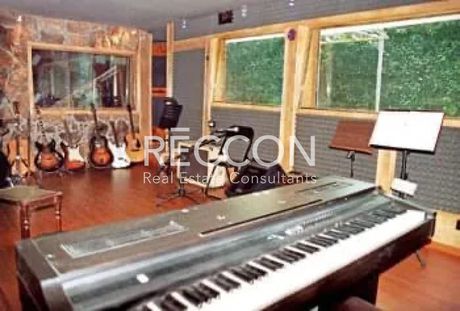 Hall 120sqm for rent-Iraklio » Agia Triada