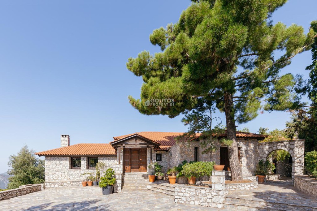 Μονοκατοικία 228 τ.μ. προς πώληση, Αράχοβα Βοιωτίας
