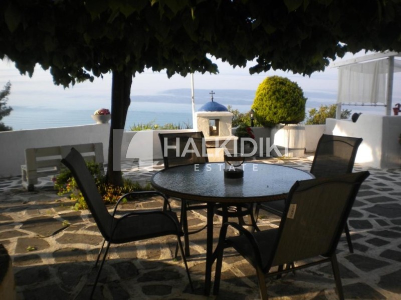 Συγκρότημα διαμερισμάτων 300 τ.μ. προς πώληση, Μόλες Καλύβες