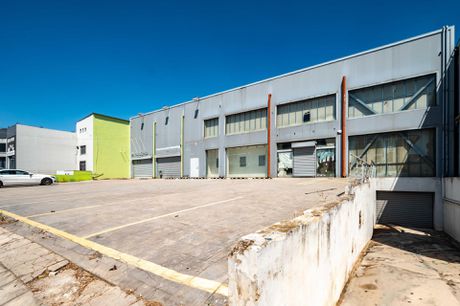 Επιχειρηματικό κτίριο 2.499,2τ.μ. για πώληση-Άνω λιόσια