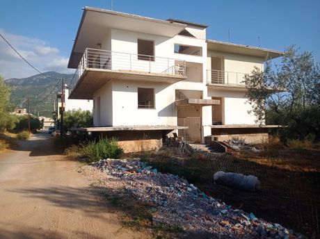 Κτίριο 260τ.μ. για πώληση-Καλαμάτα