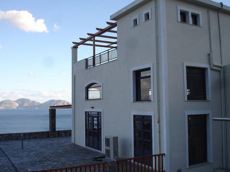 Business bulding 500sqm for sale-Ikaria