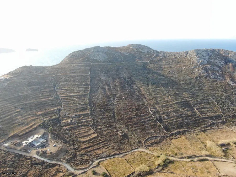 Αγροτεμάχια 42.000 τ.μ. προς πώληση, Χώρα Σερίφου