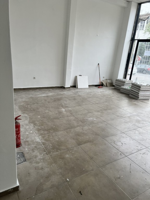 Κατάστημα 180 τ.μ. προς ενοικίαση, Άγιος Νικόλαος Σαλαμιούς