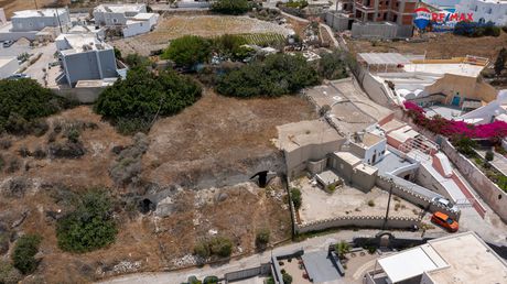 Land plot 774sqm for sale-Santorini