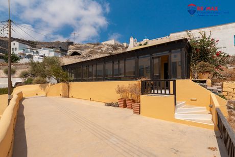 Κατάστημα 75τ.μ. για ενοικίαση-Σαντορίνη