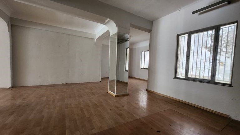 Κατάστημα 120 τ.μ. πρός πώληση, Αθήνα - Κέντρο, Παγκράτι