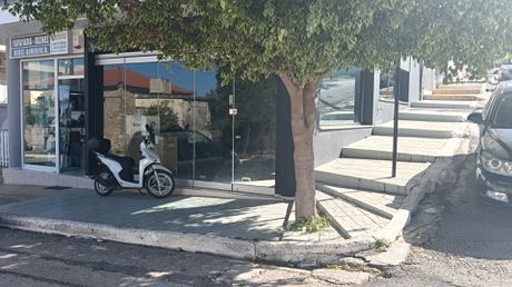 Store 70sqm for rent-Kiparissia
