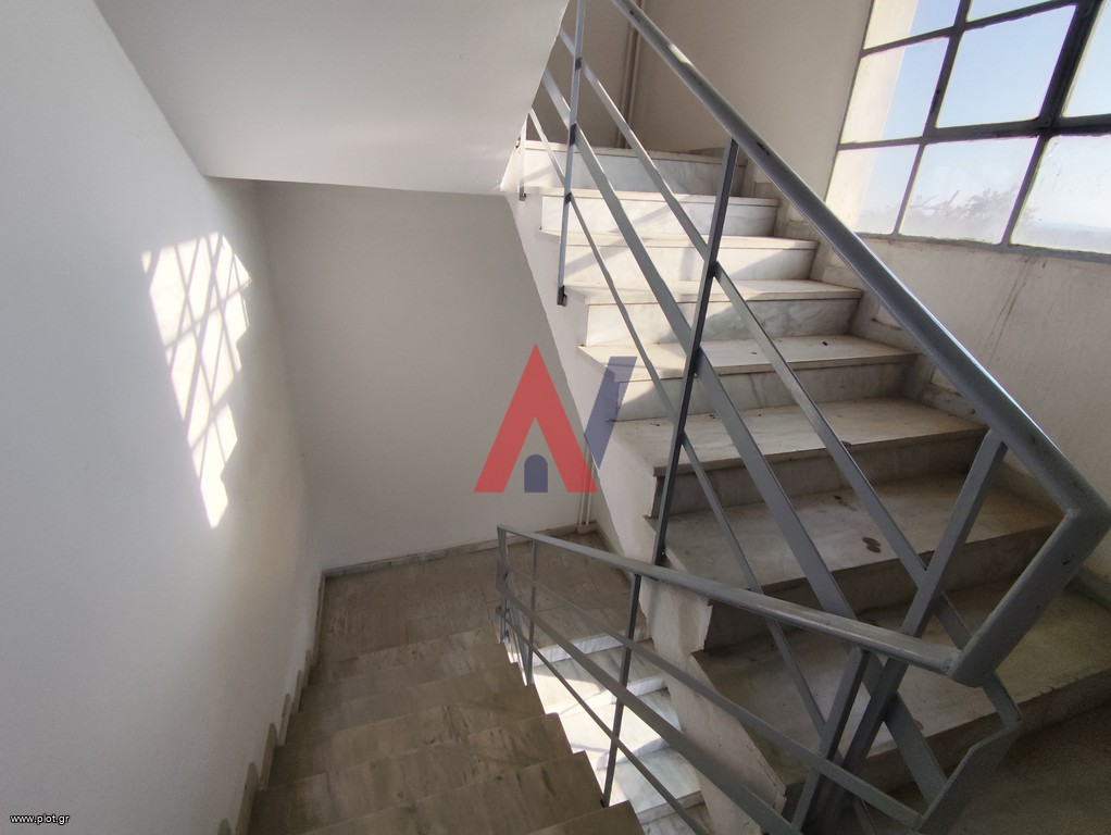Business bulding 735 sqm for rent, Skeparni