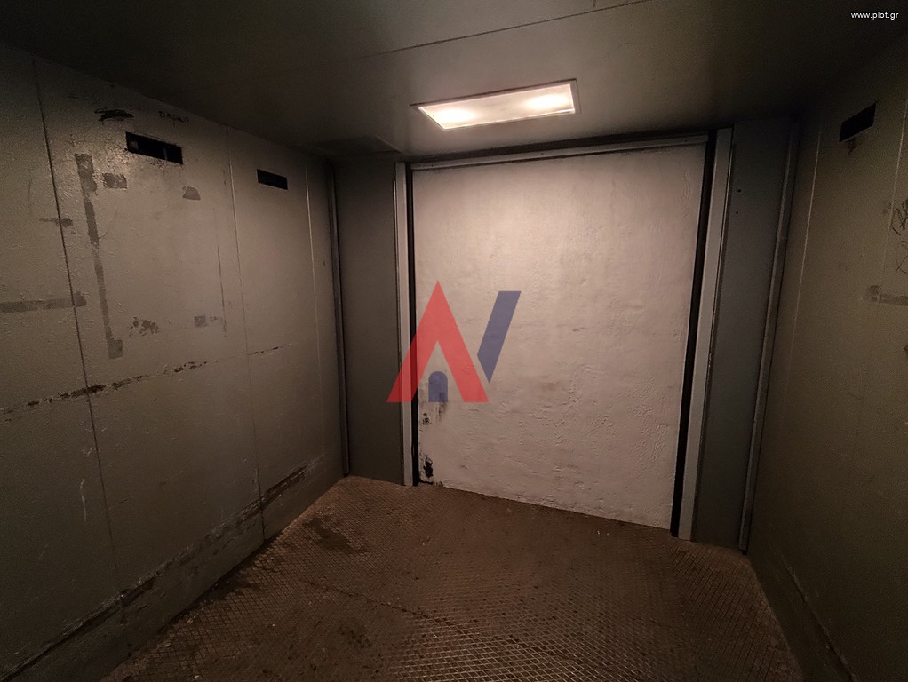 Business bulding 735 sqm for rent, Skeparni