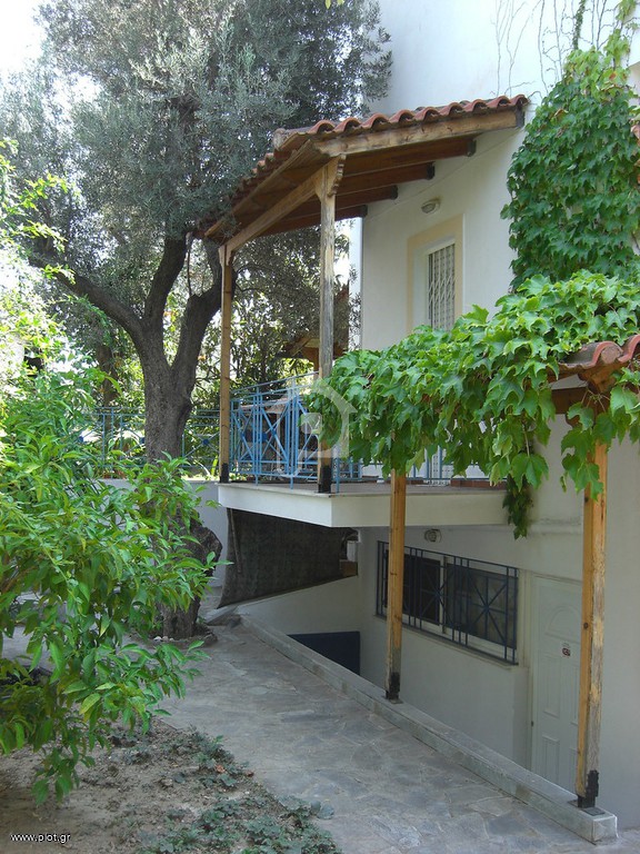 Μονοκατοικία 225 τ.μ. προς πώληση, Διακοφτό