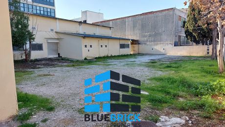 Business bulding 1.100sqm for rent-Moschato