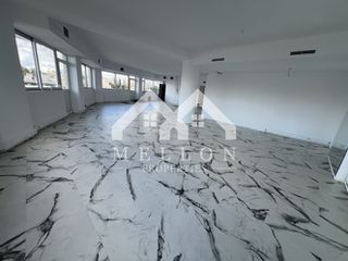 Office 180 sqm for rent