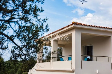 Συγκρότημα διαμερισμάτων 245τ.μ. για πώληση-Κεφαλονιά » Λειβαθώ