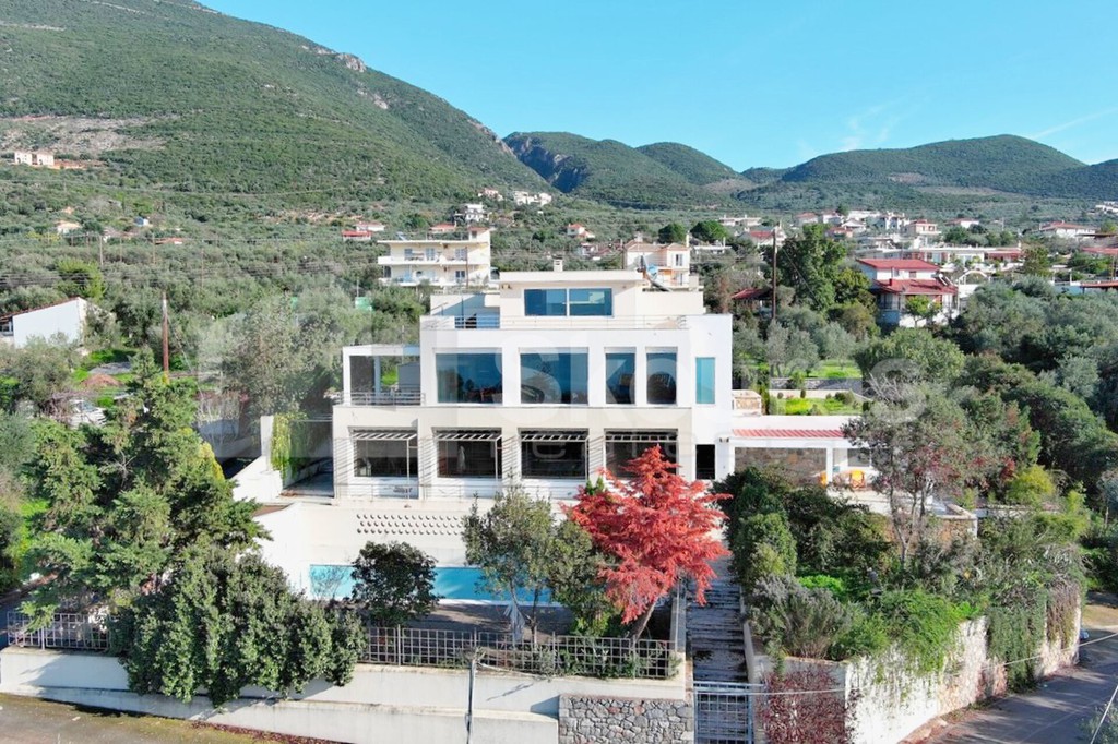 Βίλλα 580 τ.μ. πρός πώληση, Μεσσηνία, Καλαμάτα