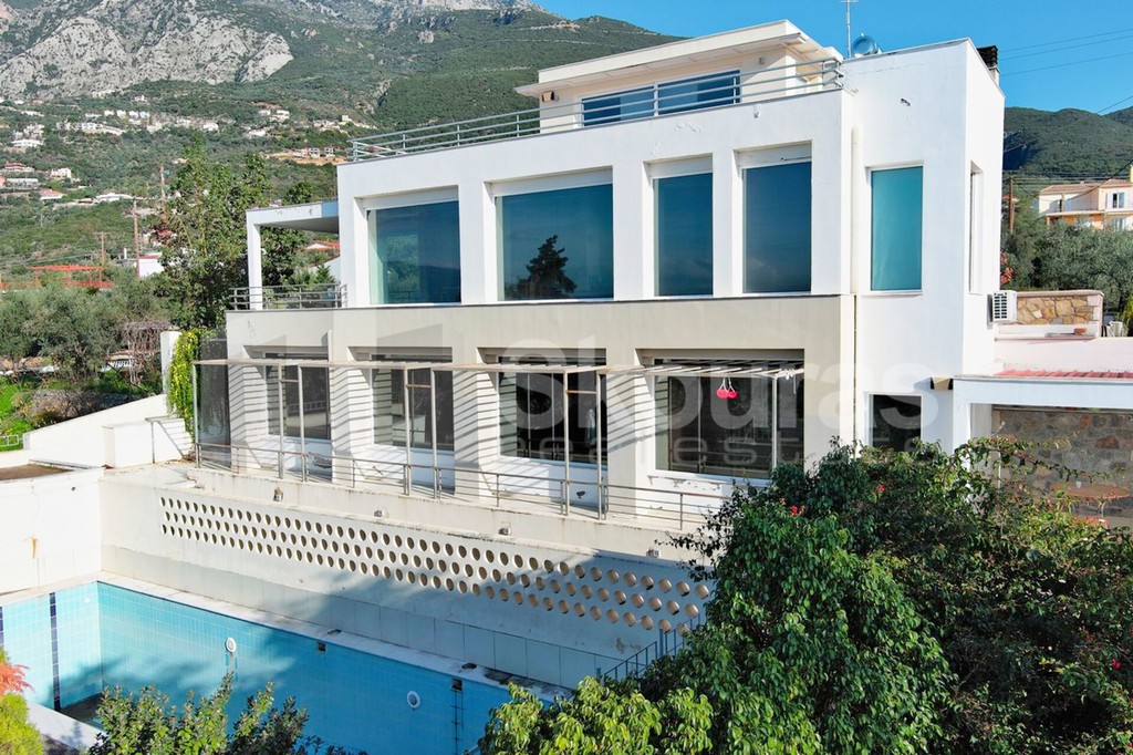 Βίλλα 580 τ.μ. πρός πώληση, Μεσσηνία, Καλαμάτα