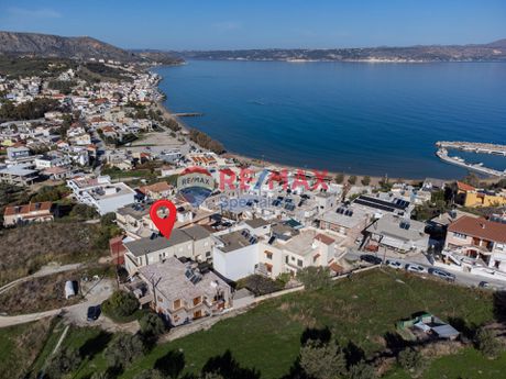 Building 371 sqm for sale