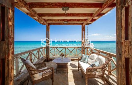 Villa 300 sqm for sale