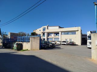 Βιομηχανικός χώρος 3.100 τ.μ. για πώληση