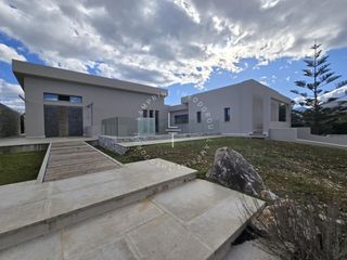 Βίλλα 990 τ.μ. για πώληση