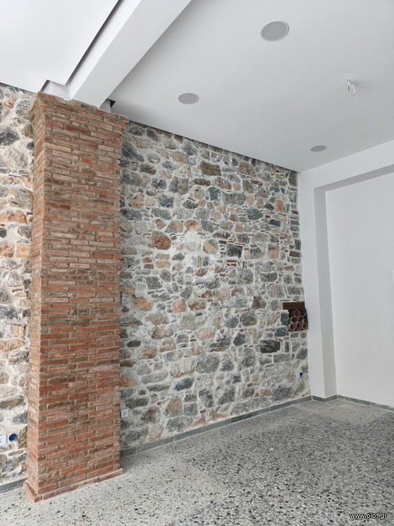 Store 70 sqm for rent, Evia, Tamines
