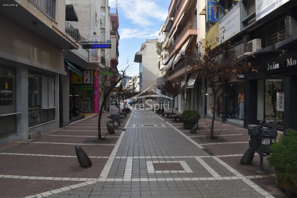 Κατάστημα 243 τ.μ. προς ενοικίαση, Κέντρο Ιωαννίνων