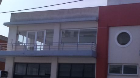 Επιχειρηματικό κτίριο 300 τ.μ. προς ενοικίαση