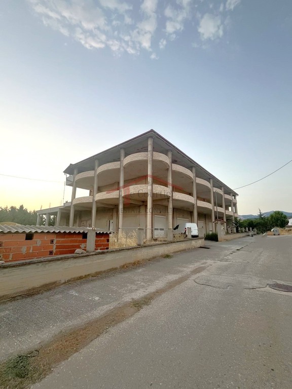 Συγκρότημα διαμερισμάτων 1.000 τ.μ. πρός πώληση, Ν. Σερρών, Νέα Ζίχνη