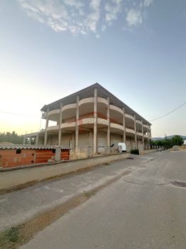 Συγκρότημα διαμερισμάτων 1.000 τ.μ. προς πώληση