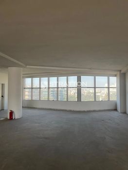 Office 680 sqm for rent