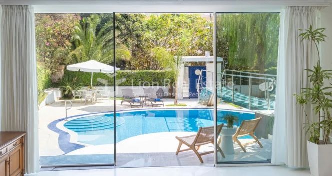 Villa 650 sqm for rent, Athens - South, Glyfada