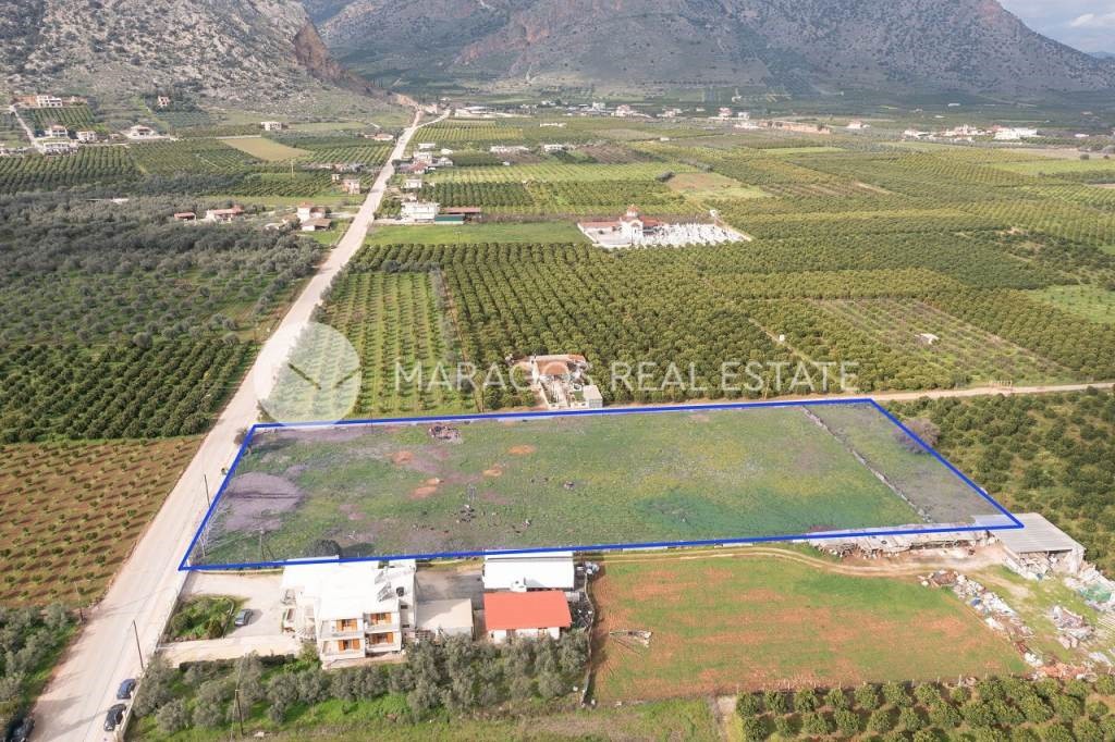 Αγροτεμάχια 8.300 τ.μ. προς πώληση, Άκοβα