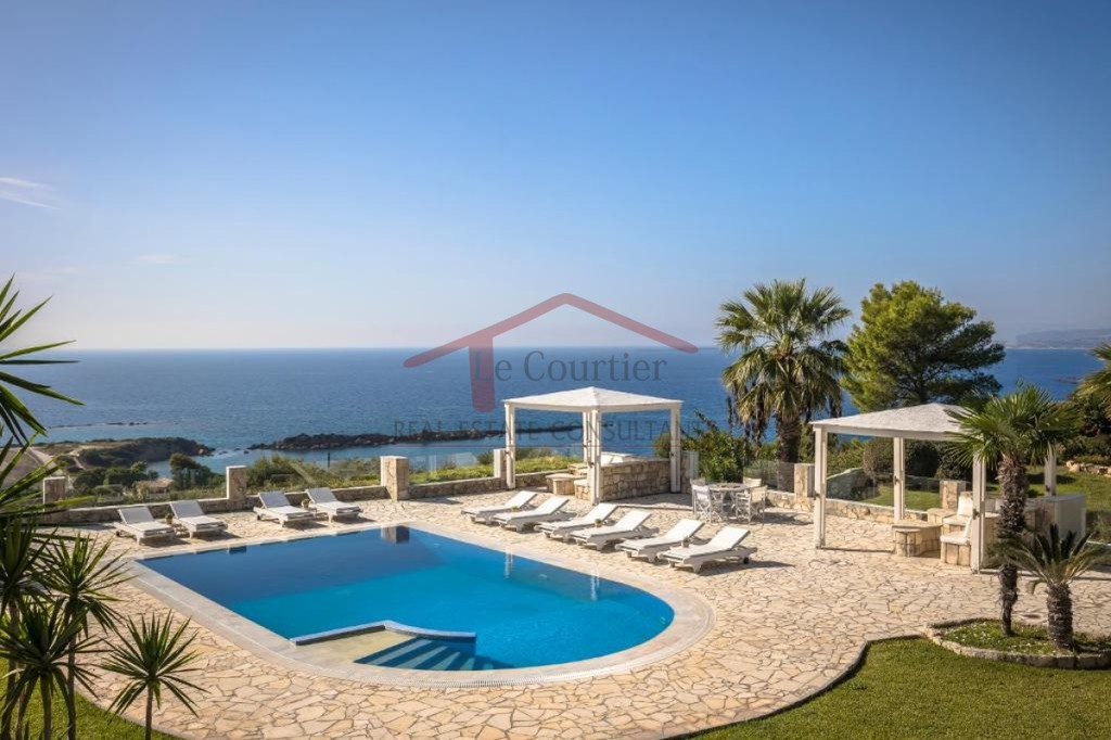 Hotel 620 sqm for sale, Kefallinia Prefecture, Kefalonia