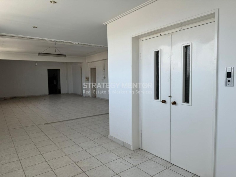 Επιχειρηματικό κτίριο 2.260 τ.μ. πρός πώληση, Πειραιάς, Καμίνια