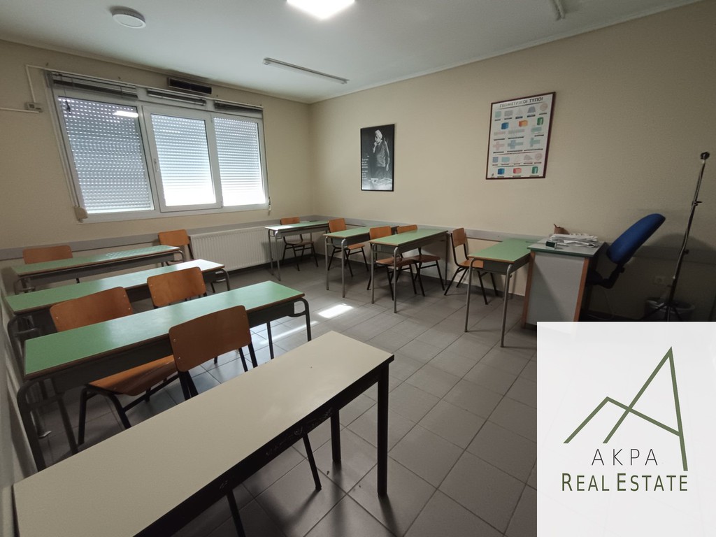 Επιχειρηματικό κτίριο 200 τ.μ. πρός πώληση, Ευρυτανία, Καρπενήσι
