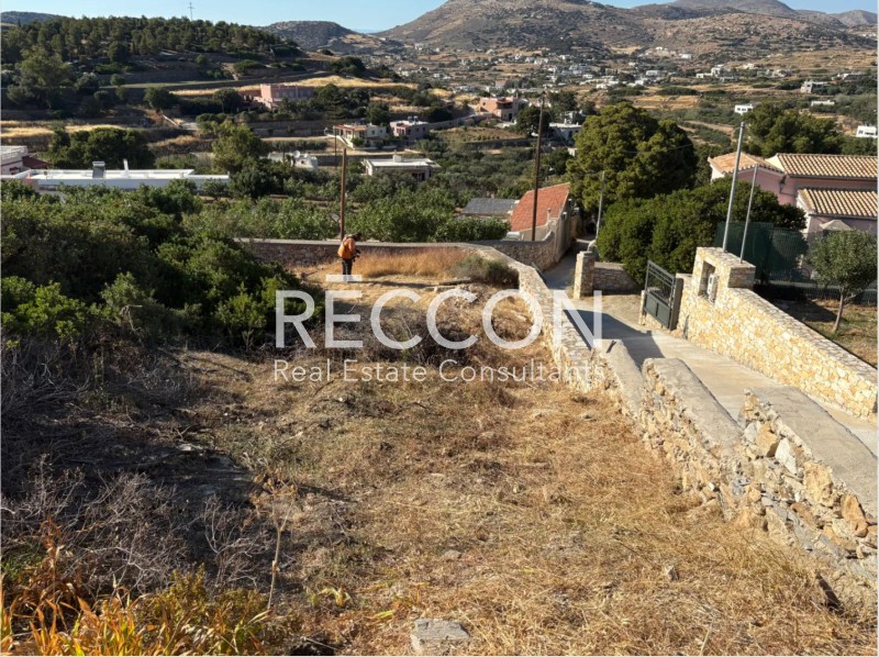Οικόπεδο 2.400 τ.μ. προς πώληση, Άνω Σύρος