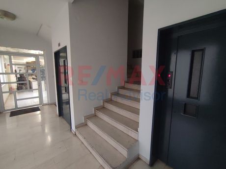 Επιχειρηματικό κτίριο 2.400 τ.μ. προς πώληση