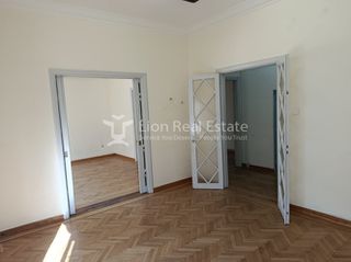Office 130 sqm for rent