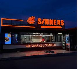 ΥΠΑΛΛΗΛΟΣ ΣΕ ΚΑΝΤΙΝΑ