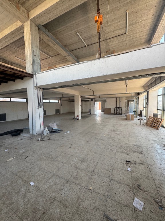 Επιχειρηματικό κτίριο 1.440 τ.μ. προς ενοικίαση, Βάρη - Βάρκιζα
