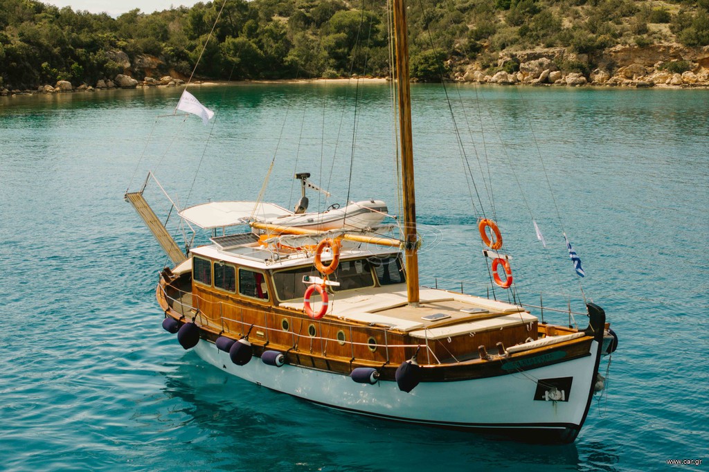 Yacht 2025 Παραδοσιακό Τρεχαντήρι